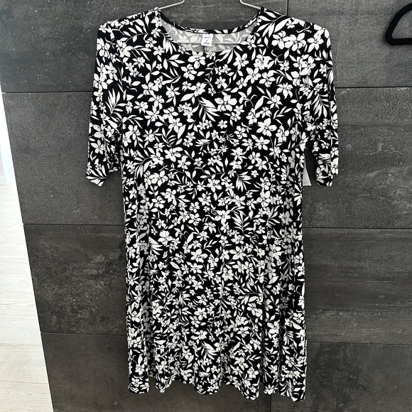 Old Navy Jersey Floral Dress Size M NWT - Picture 1 of 9
